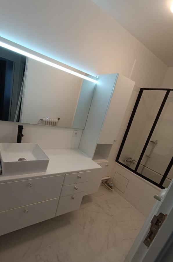 Chelles Centre Ville 2 Chambres Pres Des Bords De Marne 10 Minutes A Pieds De La Gare De Chelles-Gournay 5 Minutes De La Gare De Vaires-Sur-Marne 20 Minutes De Disneyland Jusqu'A 5 Couchages Possibles Buitenkant foto