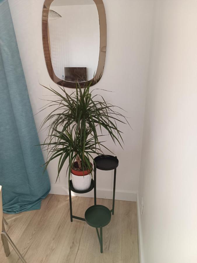 Chelles Centre Ville 2 Chambres Pres Des Bords De Marne 10 Minutes A Pieds De La Gare De Chelles-Gournay 5 Minutes De La Gare De Vaires-Sur-Marne 20 Minutes De Disneyland Jusqu'A 5 Couchages Possibles Buitenkant foto